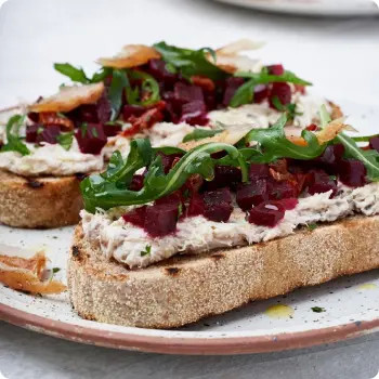 Брускетта со скумбрией и свеклой - 12 шт.