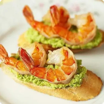 Брускетта с соусом песто и креветкой - 15 шт.